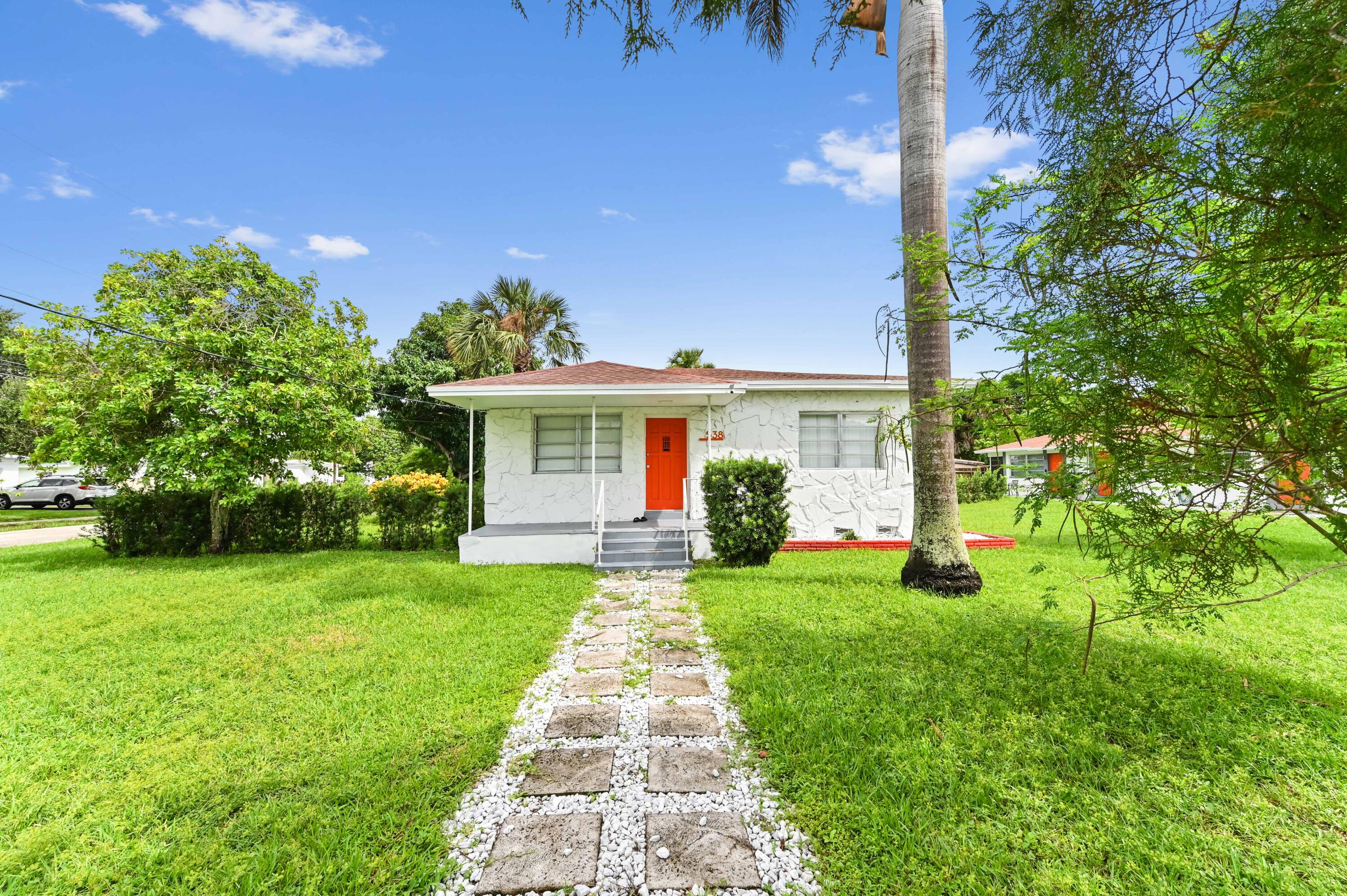 538 Southwest 7th Street Hallandale Beach, FL 33009 - Photo 4 of 35 a view of a yard in front of house