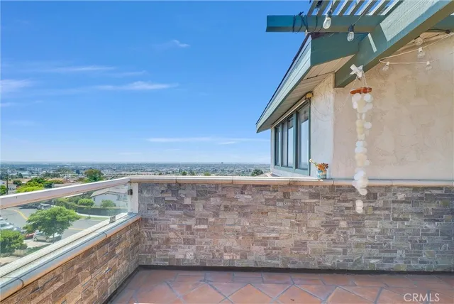 $799,900 | 2215 Molino Avenue, Unit B, Signal Hill, CA 90755
