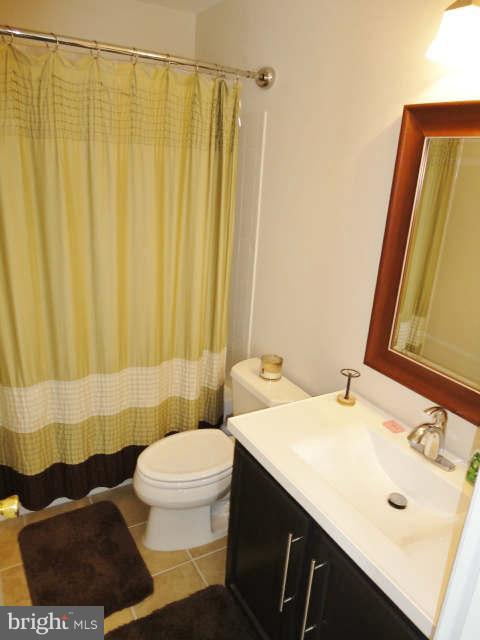43396 Edgewater Street Chantilly, VA 20152 - Photo 11 of 16 a bathroom with a sink and a mirror