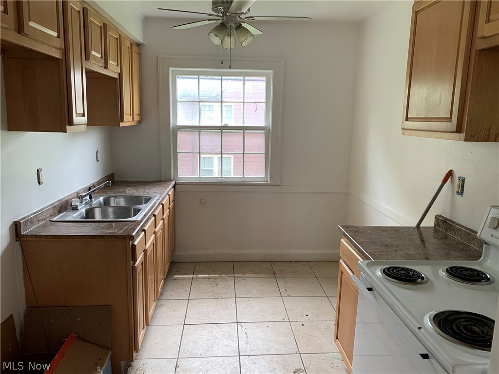3559 Riedham Road Cleveland, OH 44120 - Photo 8 of 29