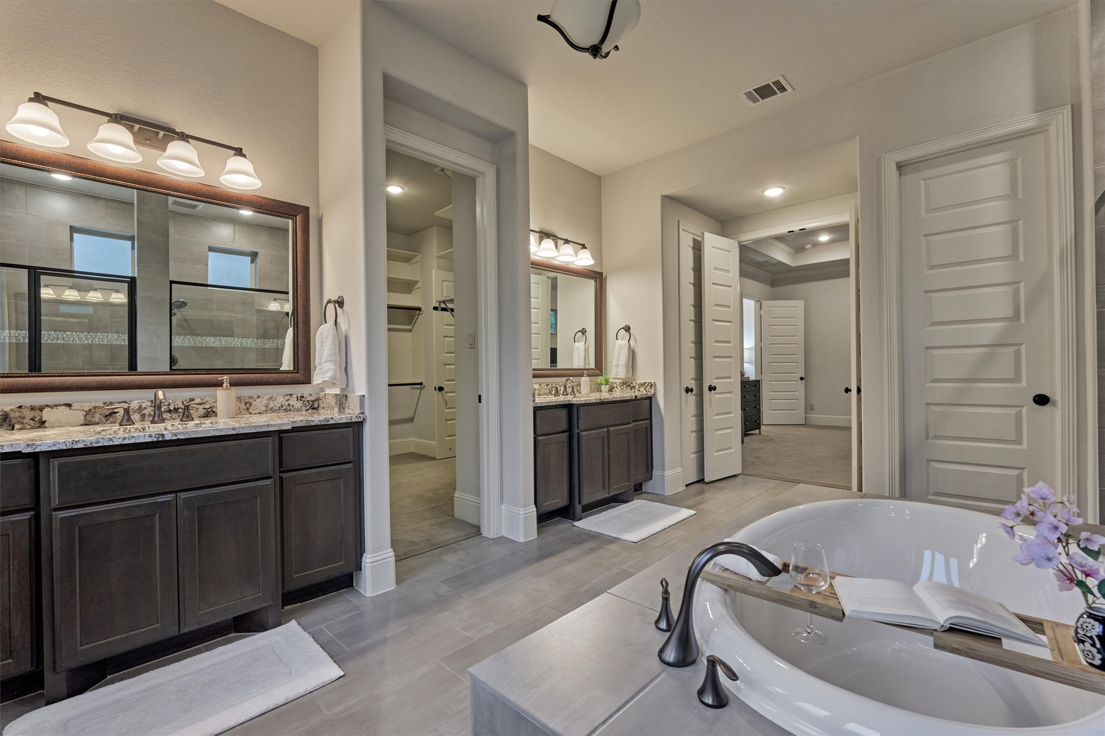 414 Mill Creek Road Pinehurst, TX 77362 - Photo 7 of 43 Large Primary Bathroom
