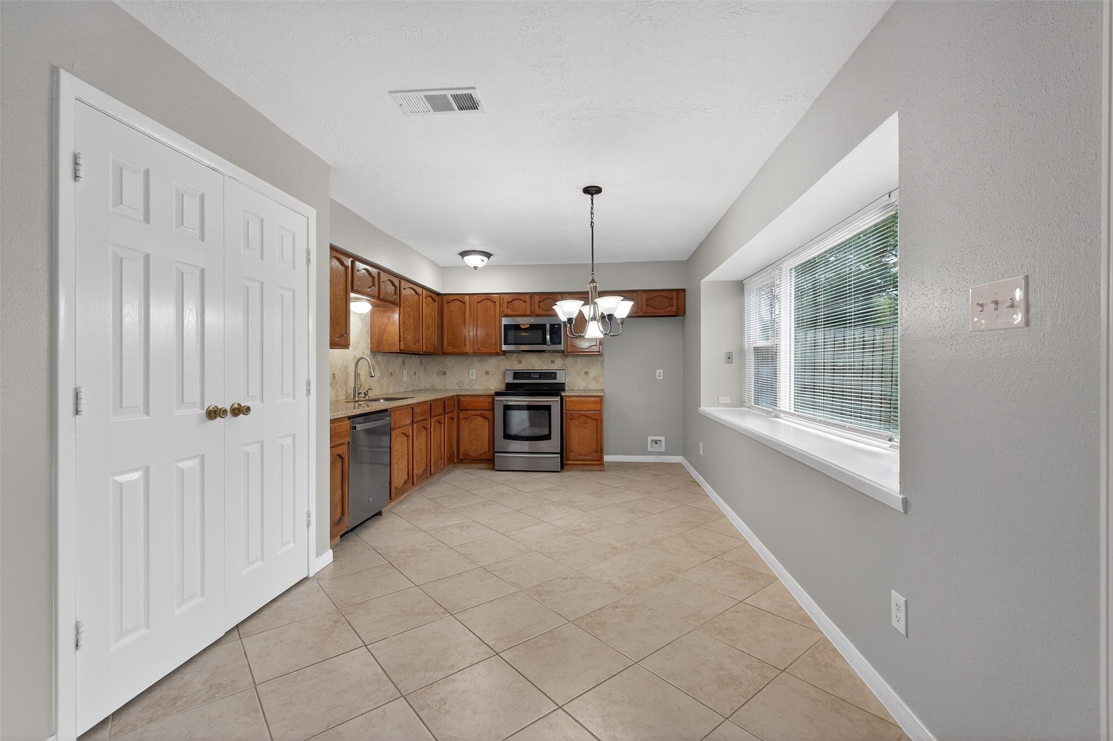 9723 Halkirk Street Spring, TX 77379 - Photo 7 of 27