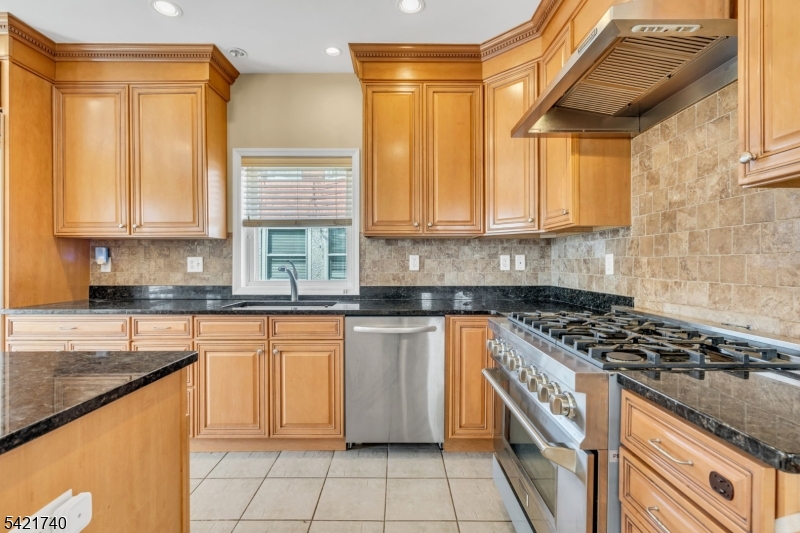 467 Summit Avenue Hackensack, NJ 07601 - Photo 13 of 46