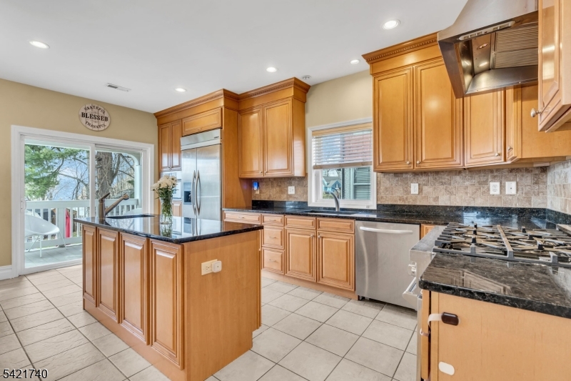 467 Summit Avenue Hackensack, NJ 07601 - Photo 14 of 46