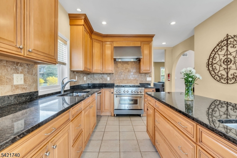 467 Summit Avenue Hackensack, NJ 07601 - Photo 19 of 46