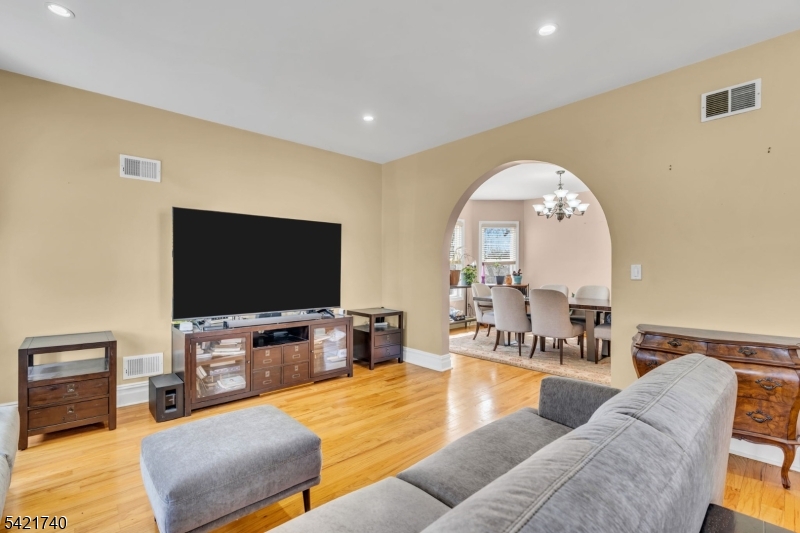 467 Summit Avenue Hackensack, NJ 07601 - Photo 6 of 46