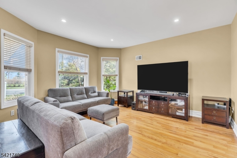 467 Summit Avenue Hackensack, NJ 07601 - Photo 7 of 46