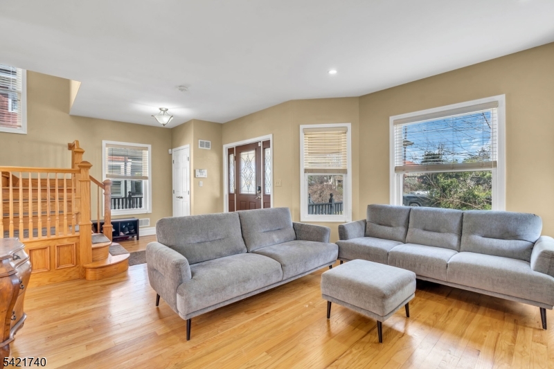 467 Summit Avenue Hackensack, NJ 07601 - Photo 8 of 46