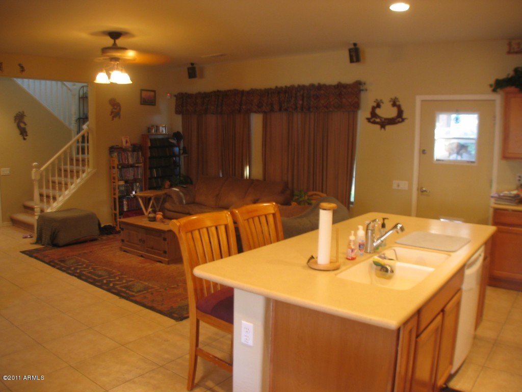 2047 West Davis Road Phoenix, AZ 85023 - Photo 2 of 22