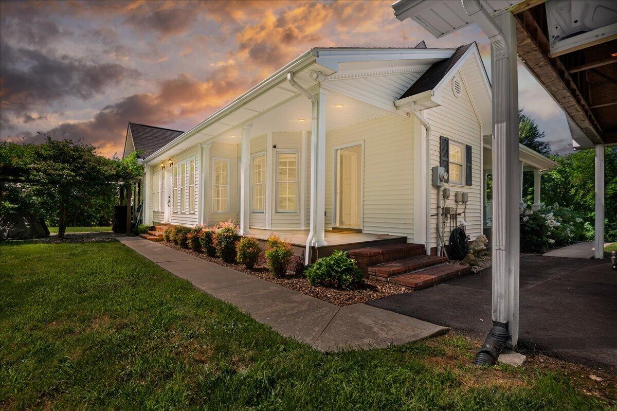 342 Jarve Hollow Road Manchester, KY 40962 - Photo 1 of 47 01-Sunset