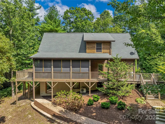 $750,000 | 224 Corsica Lane, Saluda, NC 28773