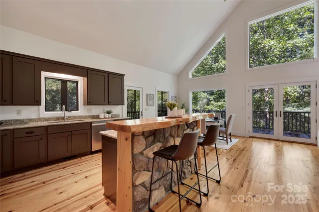 $750,000 | 224 Corsica Lane, Saluda, NC 28773