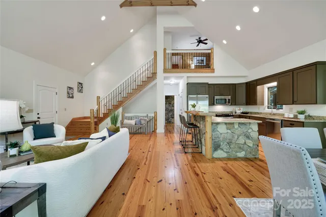 $750,000 | 224 Corsica Lane, Saluda, NC 28773