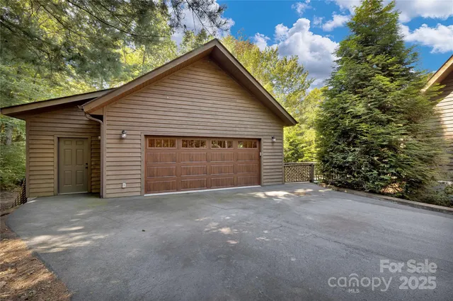 $750,000 | 224 Corsica Lane, Saluda, NC 28773