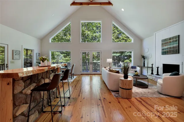 $750,000 | 224 Corsica Lane, Saluda, NC 28773