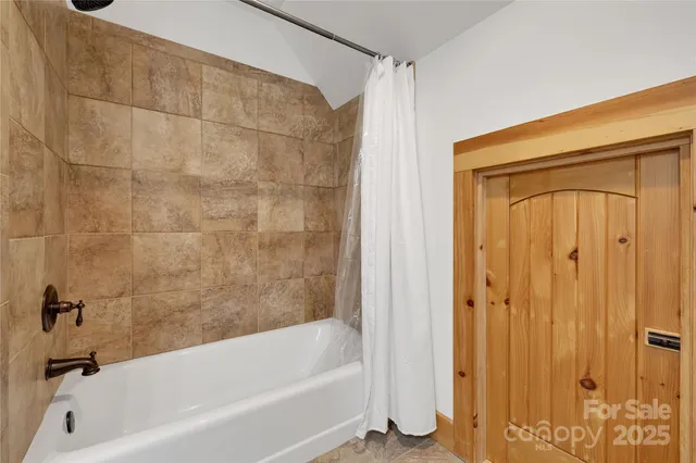 $750,000 | 224 Corsica Lane, Saluda, NC 28773