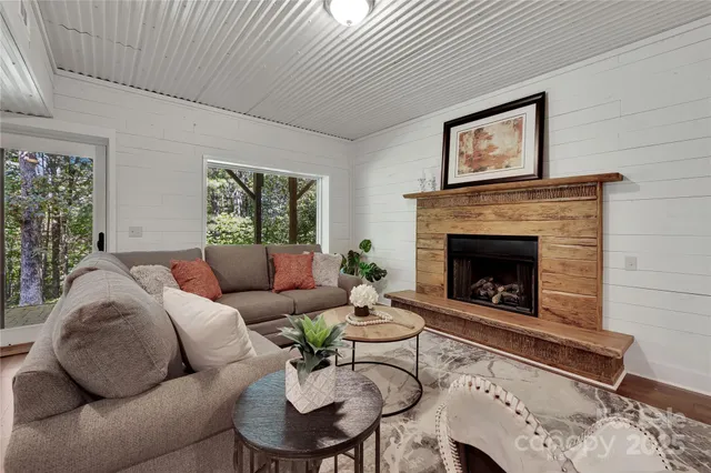 $750,000 | 224 Corsica Lane, Saluda, NC 28773