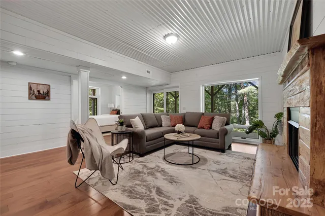 $750,000 | 224 Corsica Lane, Saluda, NC 28773