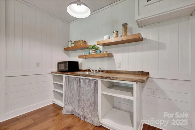 $750,000 | 224 Corsica Lane, Saluda, NC 28773