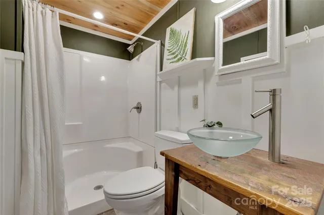 $750,000 | 224 Corsica Lane, Saluda, NC 28773