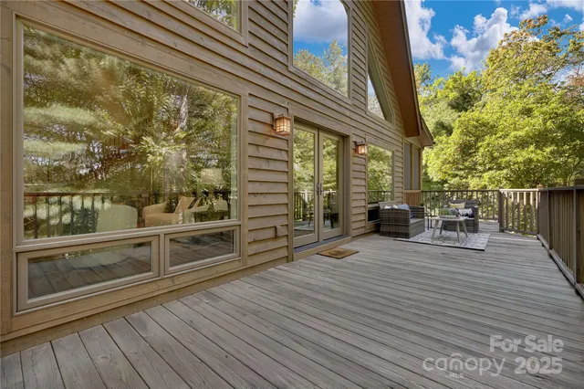 $750,000 | 224 Corsica Lane, Saluda, NC 28773