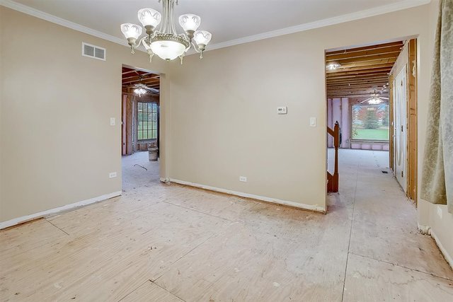 8216 Squirrel Drive Spring Grove, IL 60081 - Photo 7 of 27