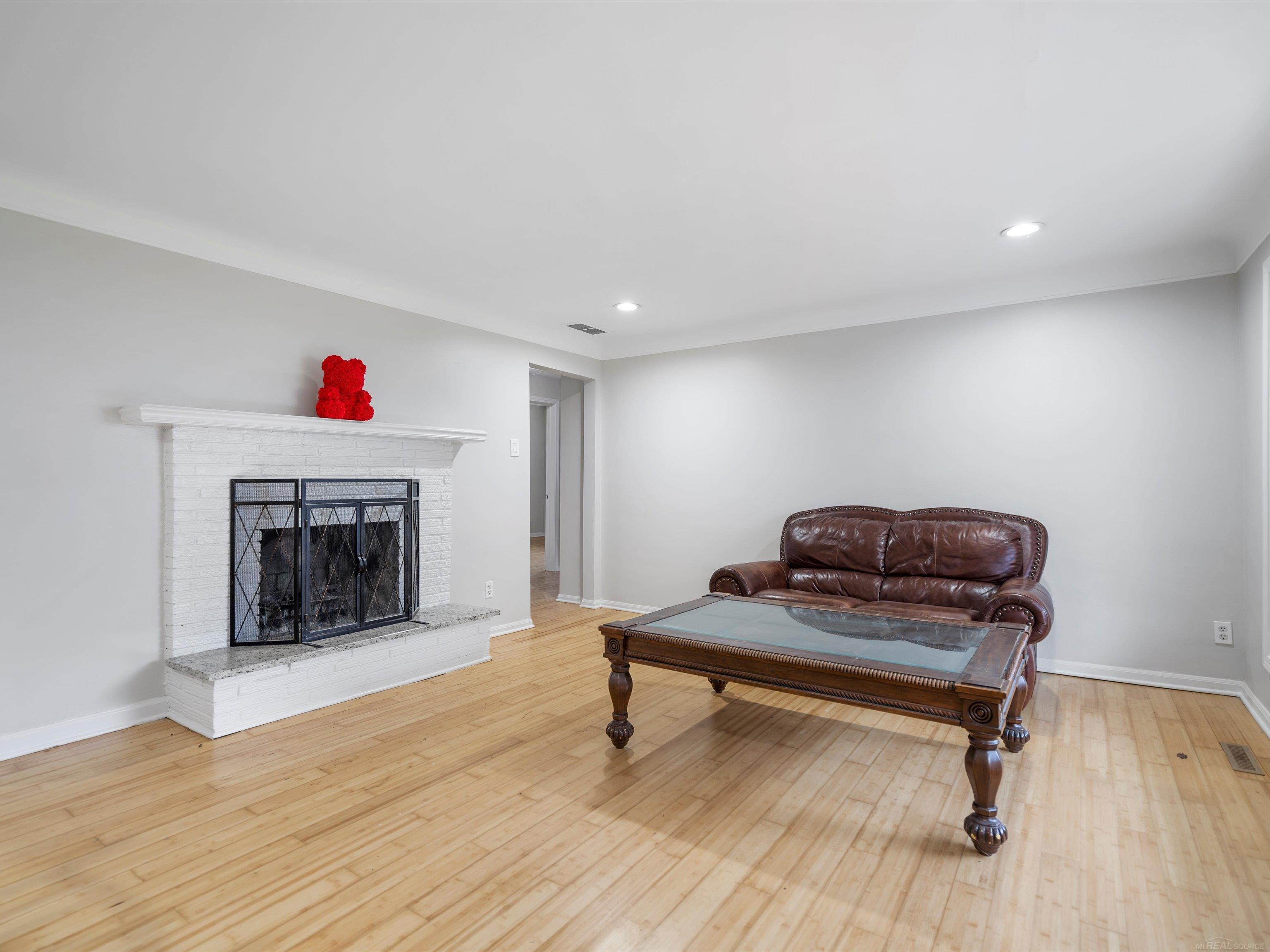 220 Michelson Road Rochester, MI 48307 - Photo 10 of 19 50138660-7065bc6c-4325-474a-9676-49d5f02ba96b.JPG