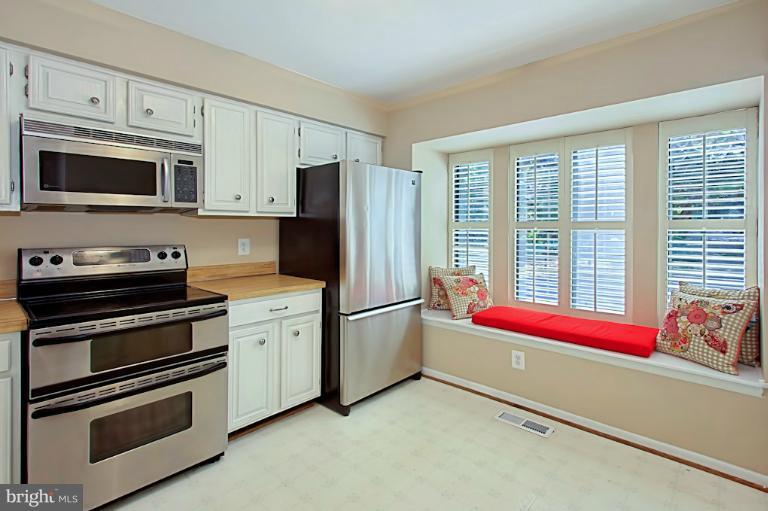2044 Swans Neck Way Reston, VA 20191 - Photo 16 of 30 Sunny Kitchen w/Window Seat & Plantation Shutters