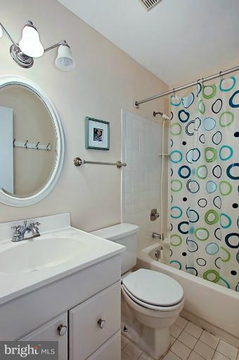2044 Swans Neck Way Reston, VA 20191 - Photo 6 of 30 Upper Level Full Guest Bath