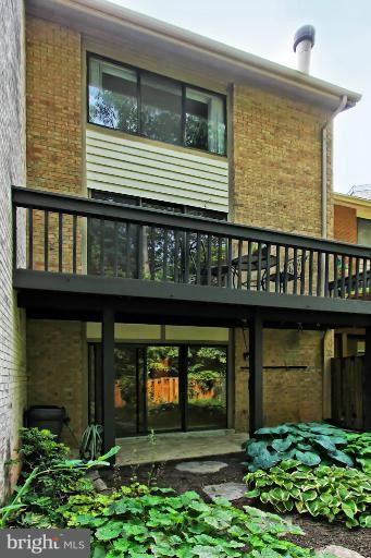 2044 Swans Neck Way Reston, VA 20191 - Photo 7 of 30 Sought-After Contemporary Design