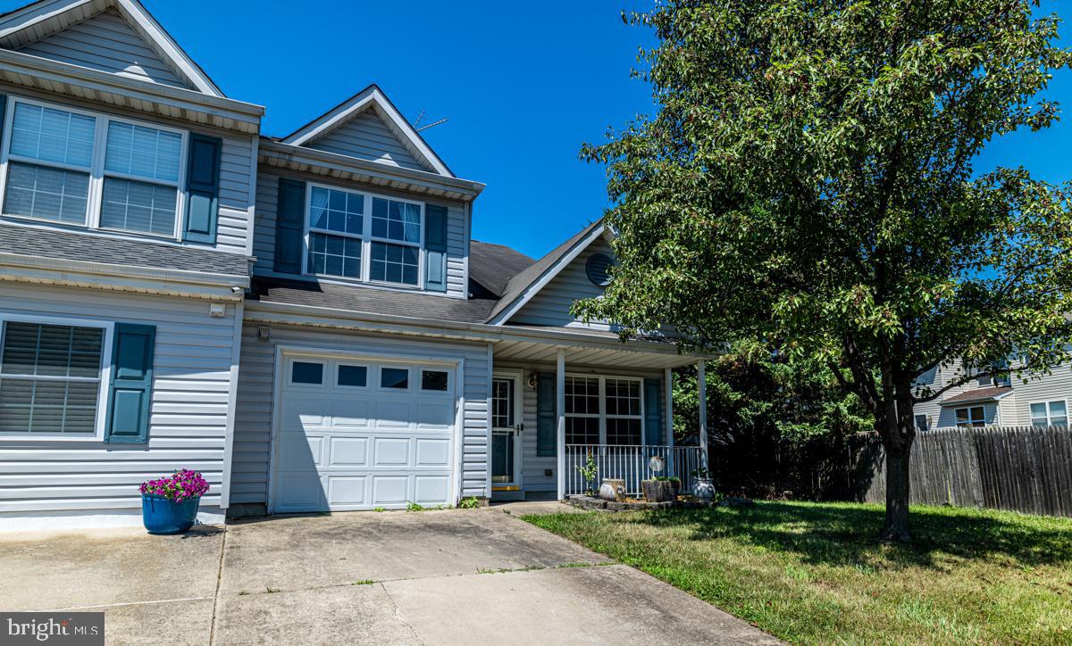 2 Kimberly Drive Middletown, DE 19709 - Photo 3 of 32 front view of a house with a yard
