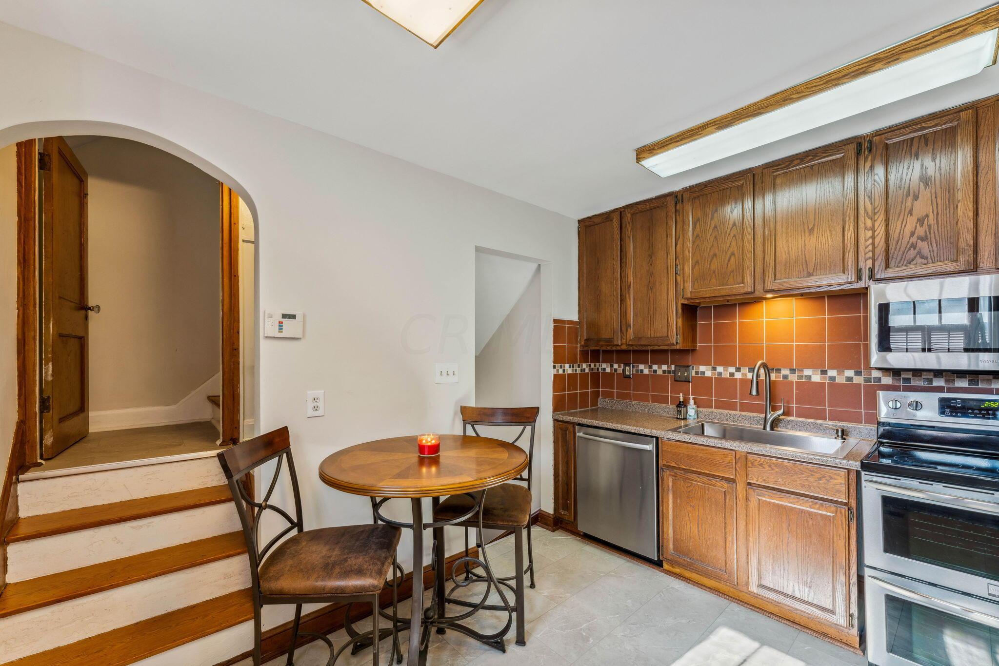 665 South Cassingham Road Columbus, OH 43209 - Photo 23 of 47 Kitchen