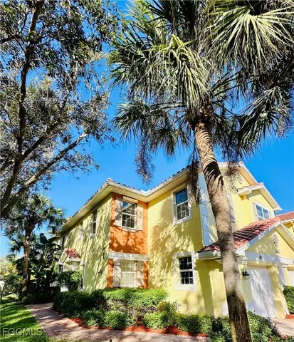 a view of a multi story building