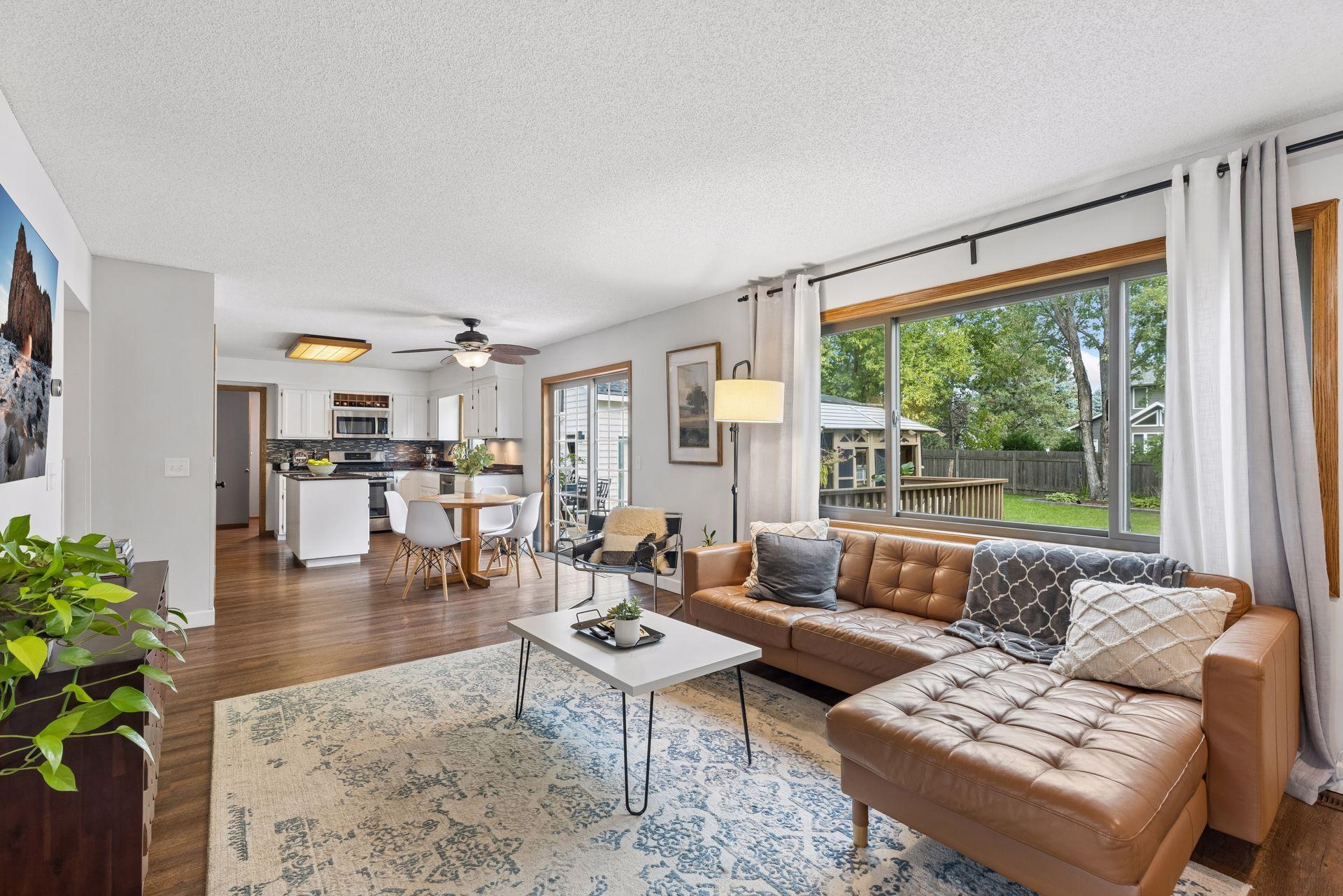 9136 Pinehurst Road Woodbury, MN 55125 - Photo 5 of 86 Gallery Image 5