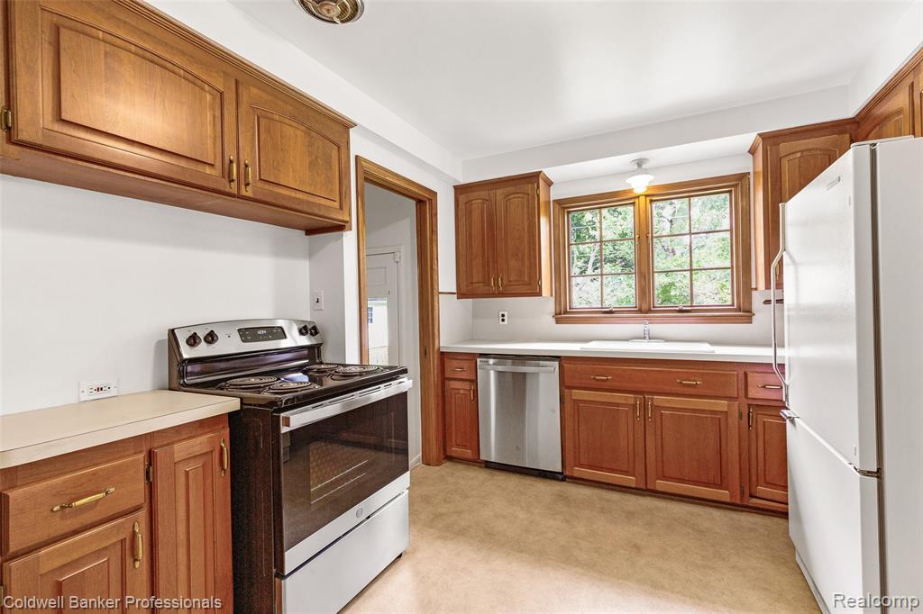 16146 Beverly Road Beverly Hills, MI 48025 - Photo 11 of 31