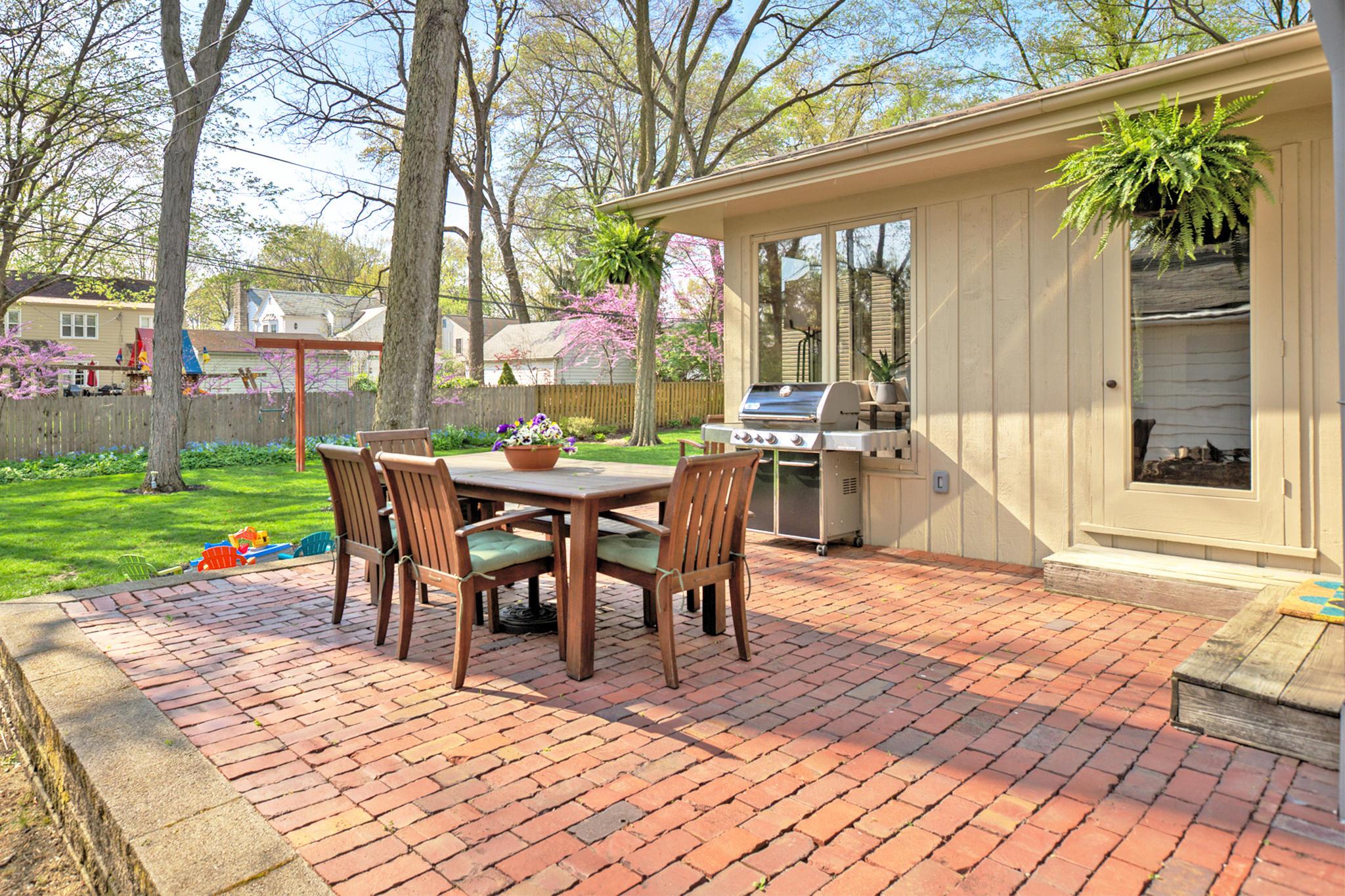 2651 Andover Road Columbus, OH 43221 - Photo 2 of 42