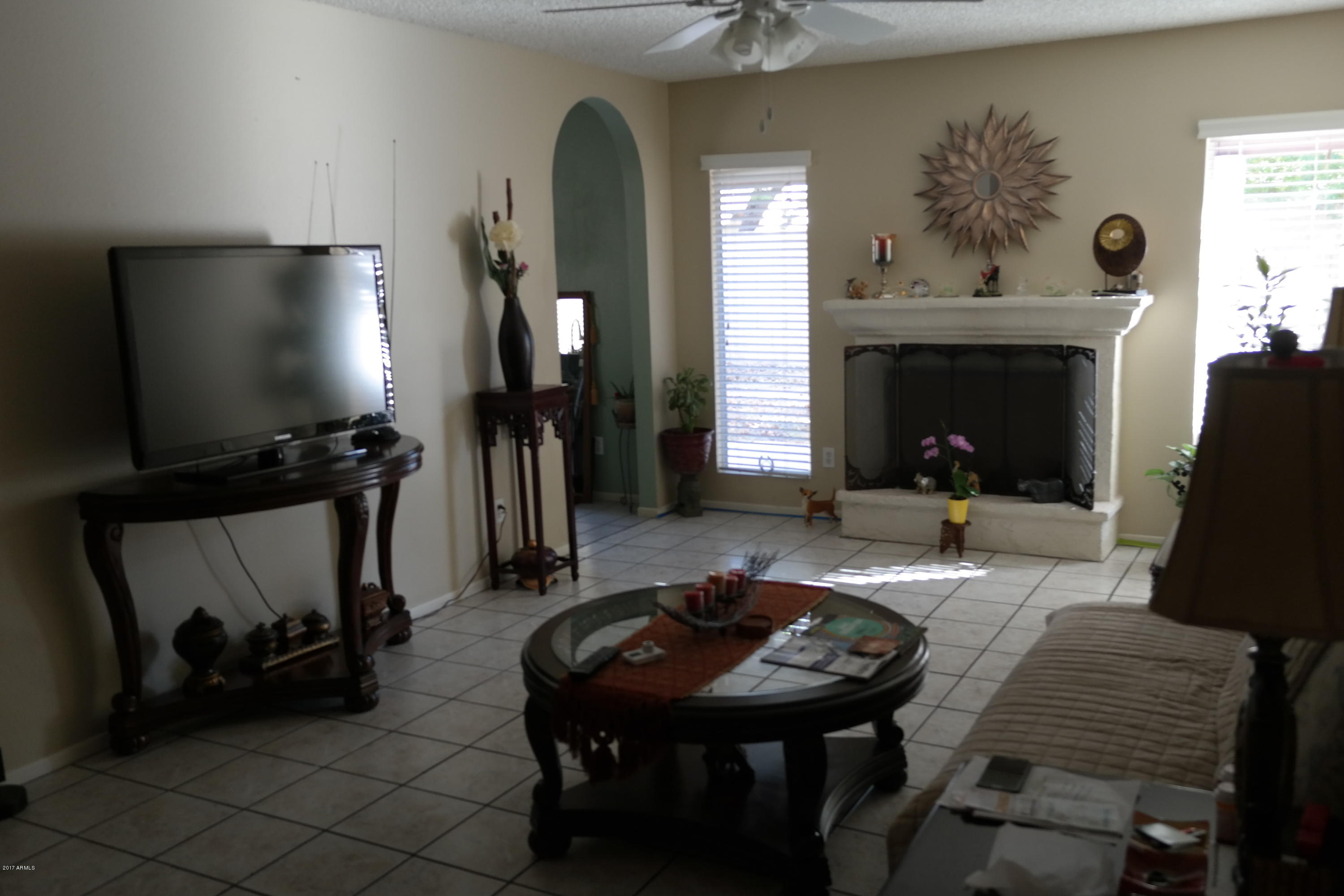 4015 West Griswold Road Phoenix, AZ 85051 - Photo 8 of 18 SAM_0028