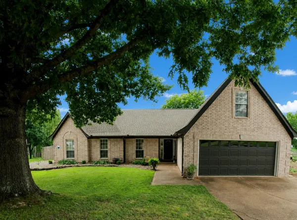 $385,500 | 5035 Loosahatchie Drive, Bartlett, TN 38002