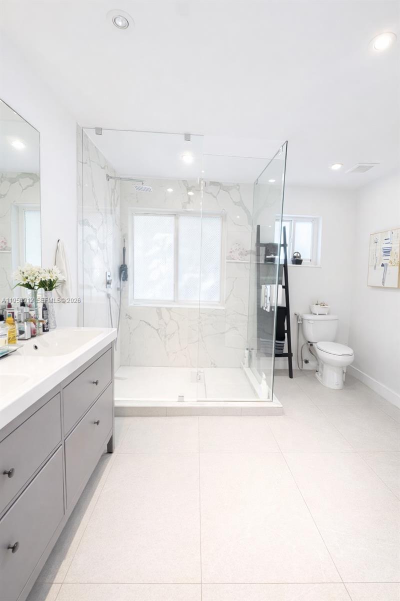 16308 Southwest 83rd Lane Miami, FL 33193 - Photo 11 of 18 Master Bathroom