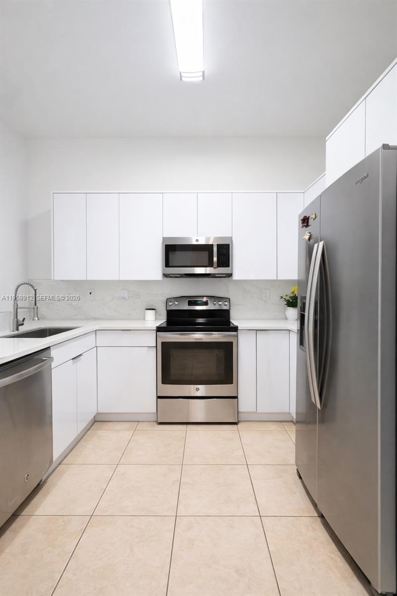 16308 Southwest 83rd Lane Miami, FL 33193 - Photo 9 of 18