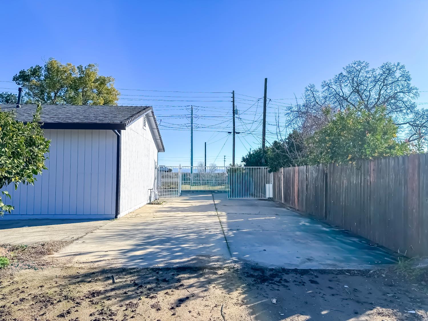 4804 Powerline Road Olivehurst, CA 95961 - Photo 52 of 65 a view of a backyard