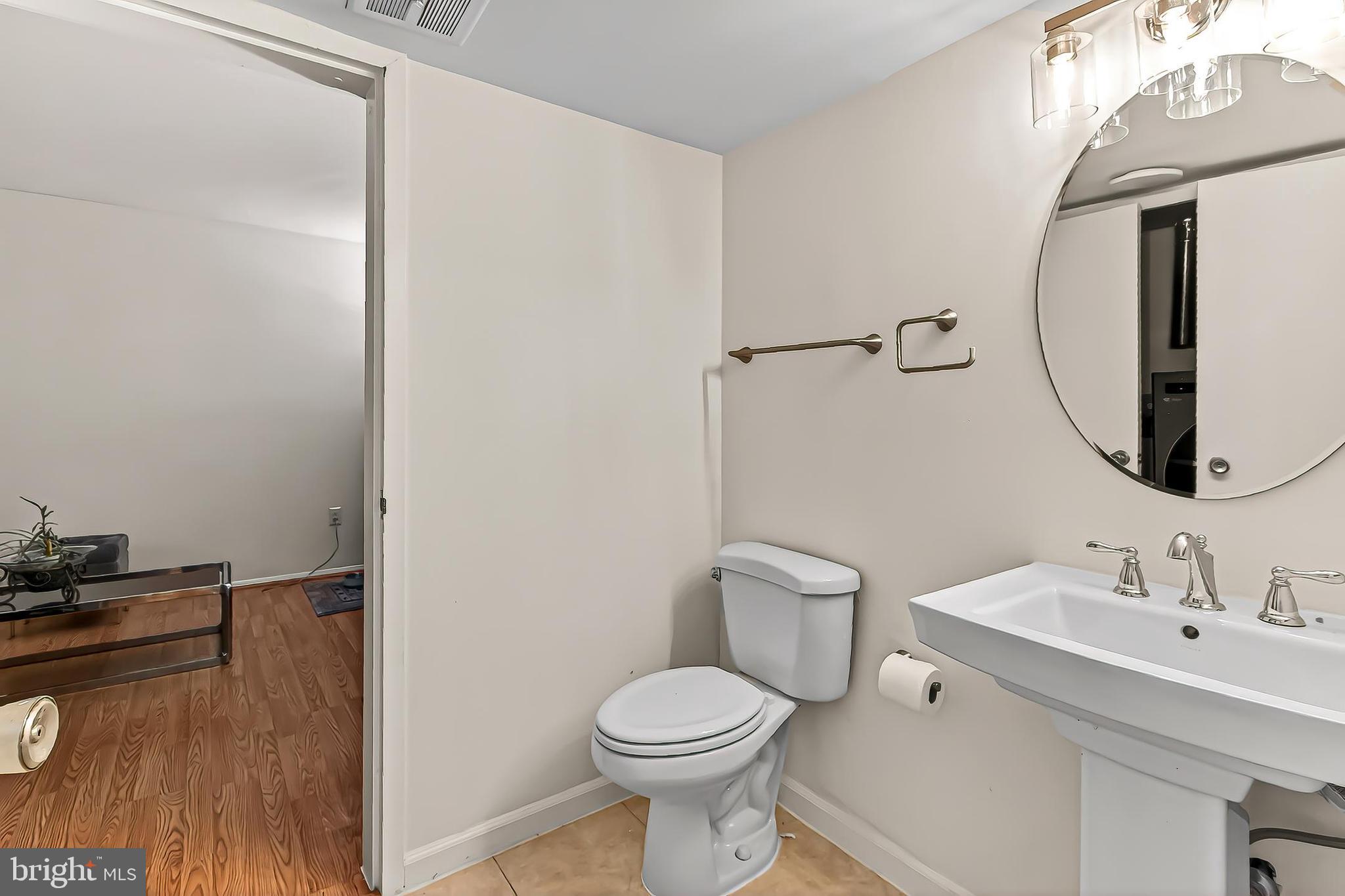 1809 Ivy Oak Square, Unit 61 Reston, VA 20190 - Photo 22 of 38 a bathroom with a toilet sink and mirror