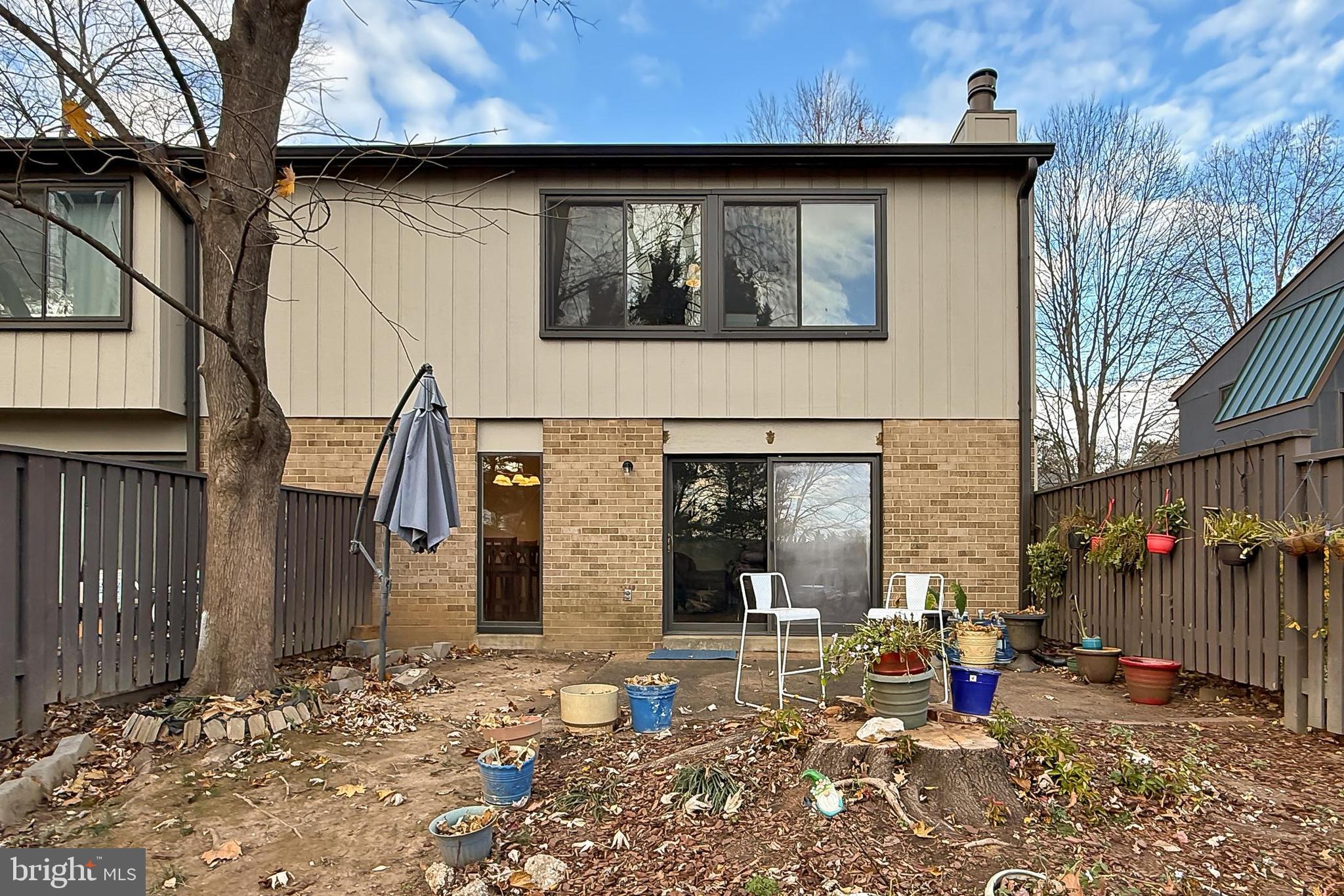 1809 Ivy Oak Square, Unit 61 Reston, VA 20190 - Photo 33 of 38 a view of a entrance to house