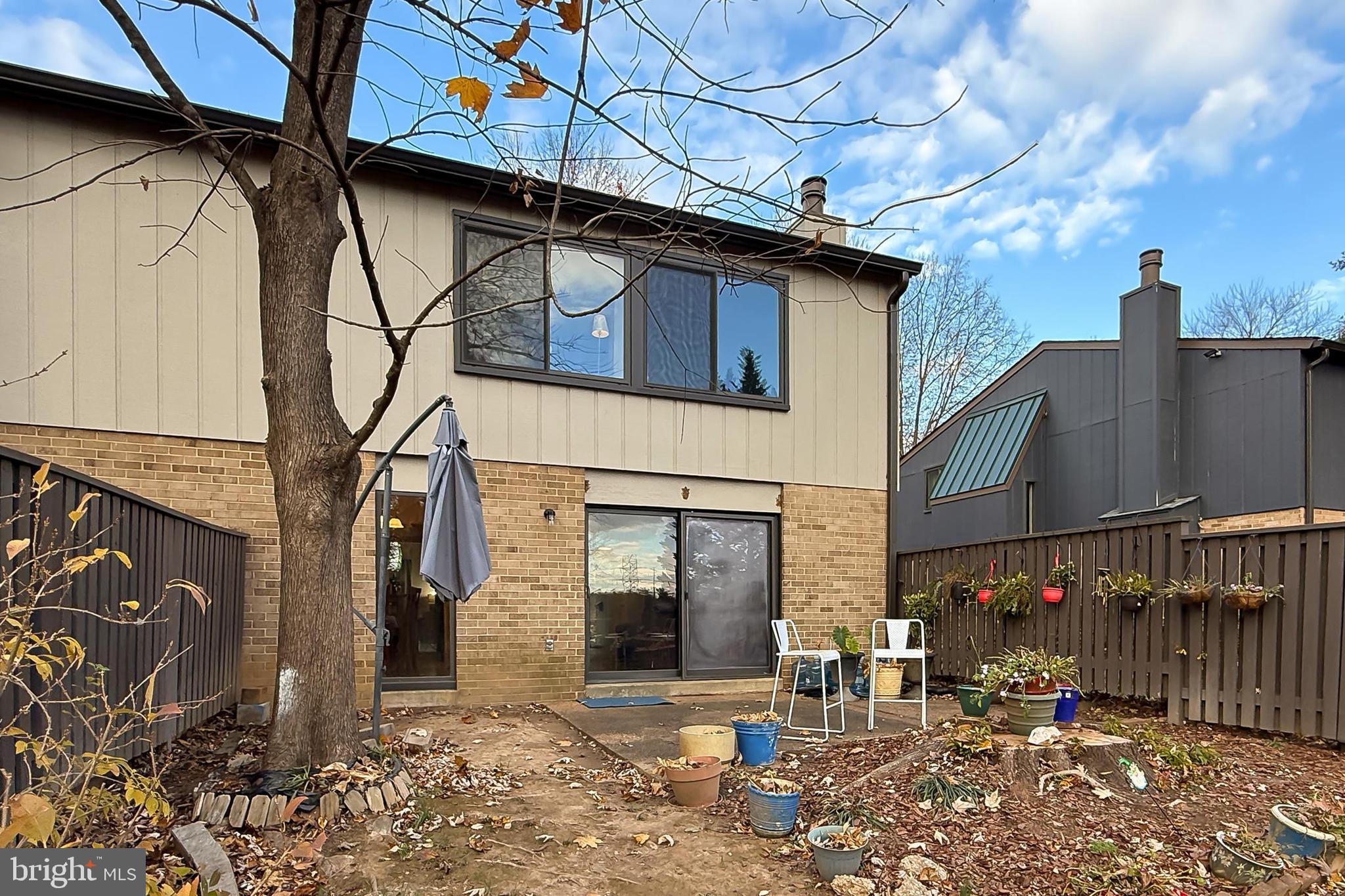 1809 Ivy Oak Square, Unit 61 Reston, VA 20190 - Photo 34 of 38 a view of a street with sitting area