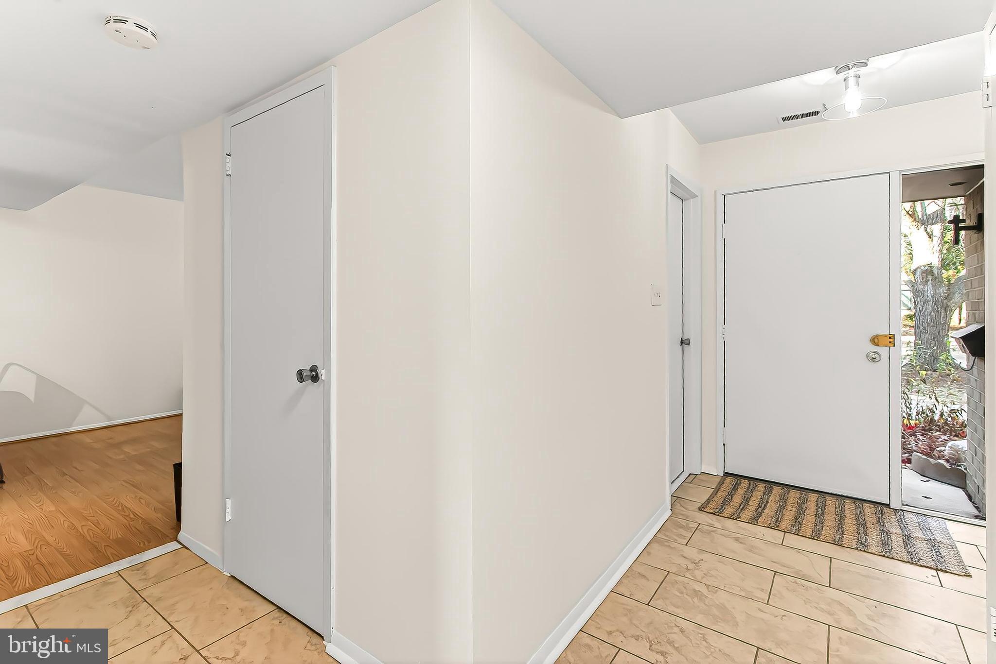 1809 Ivy Oak Square, Unit 61 Reston, VA 20190 - Photo 6 of 38 a view of an empty room