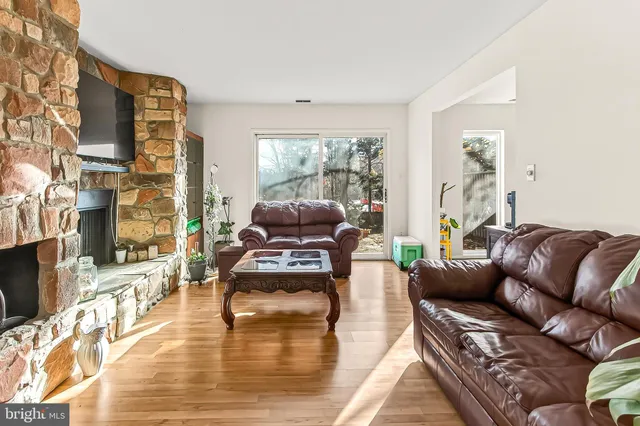 $565,000 | 1809 Ivy Oak Square, Unit 61, Reston, VA 20190