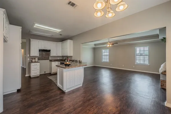 $304,900 | 117 Downwood Drive, Burleson, TX 76028