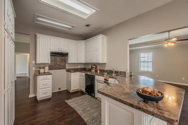 $304,900 | 117 Downwood Drive, Burleson, TX 76028