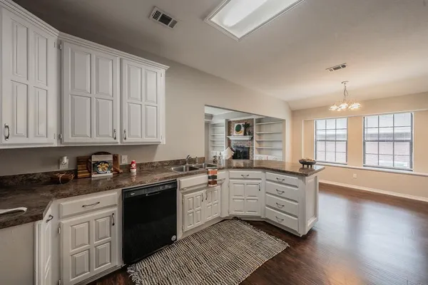 $304,900 | 117 Downwood Drive, Burleson, TX 76028
