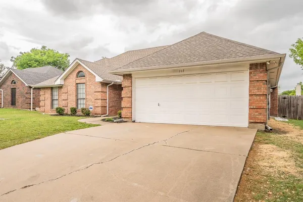 $304,900 | 117 Downwood Drive, Burleson, TX 76028